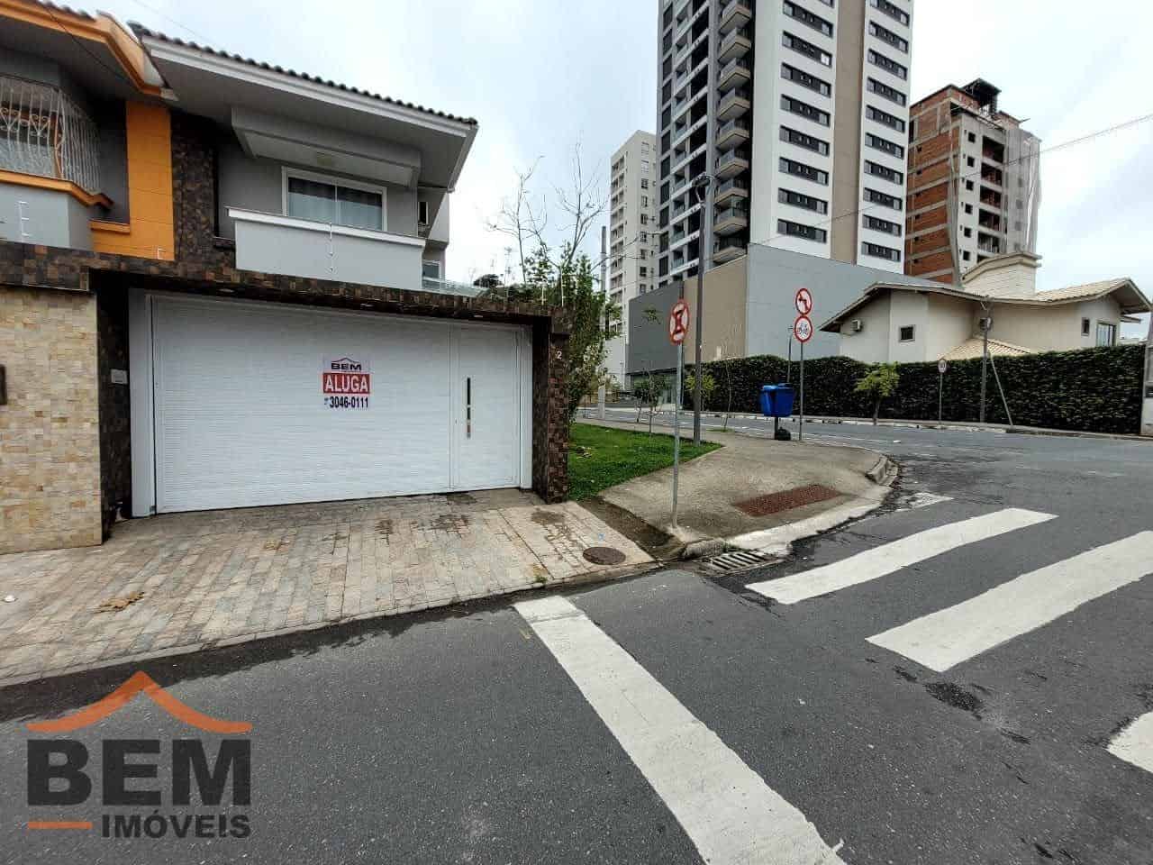 Casa para Locação com 3 quartos no bairro Centro, em Itajaí - SC - Imagem 1