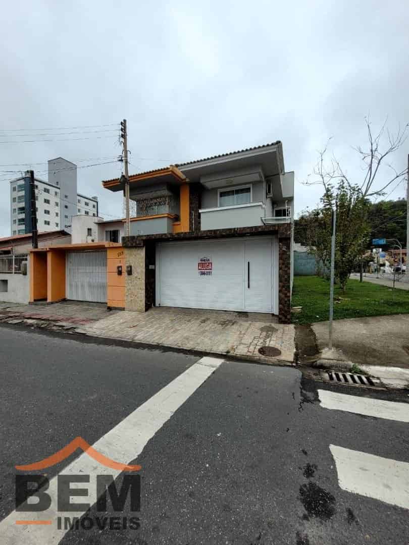 Casa para Locação com 3 quartos no bairro Centro, em Itajaí - SC - Imagem 2
