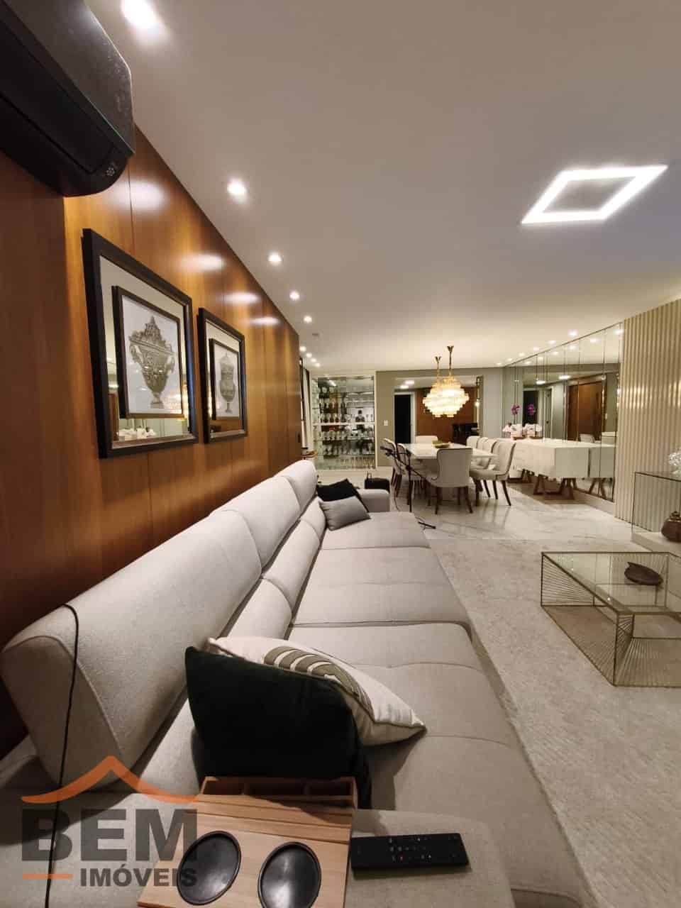 Apartamento para Locação com 5 quartos e 240m² no bairro Centro, em Itajaí - SC - Imagem 1