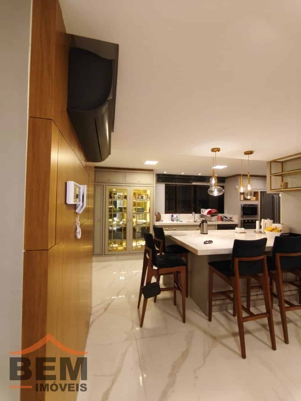 Apartamento para Locação com 5 quartos e 240m² no bairro Centro, em Itajaí - SC - Imagem 3