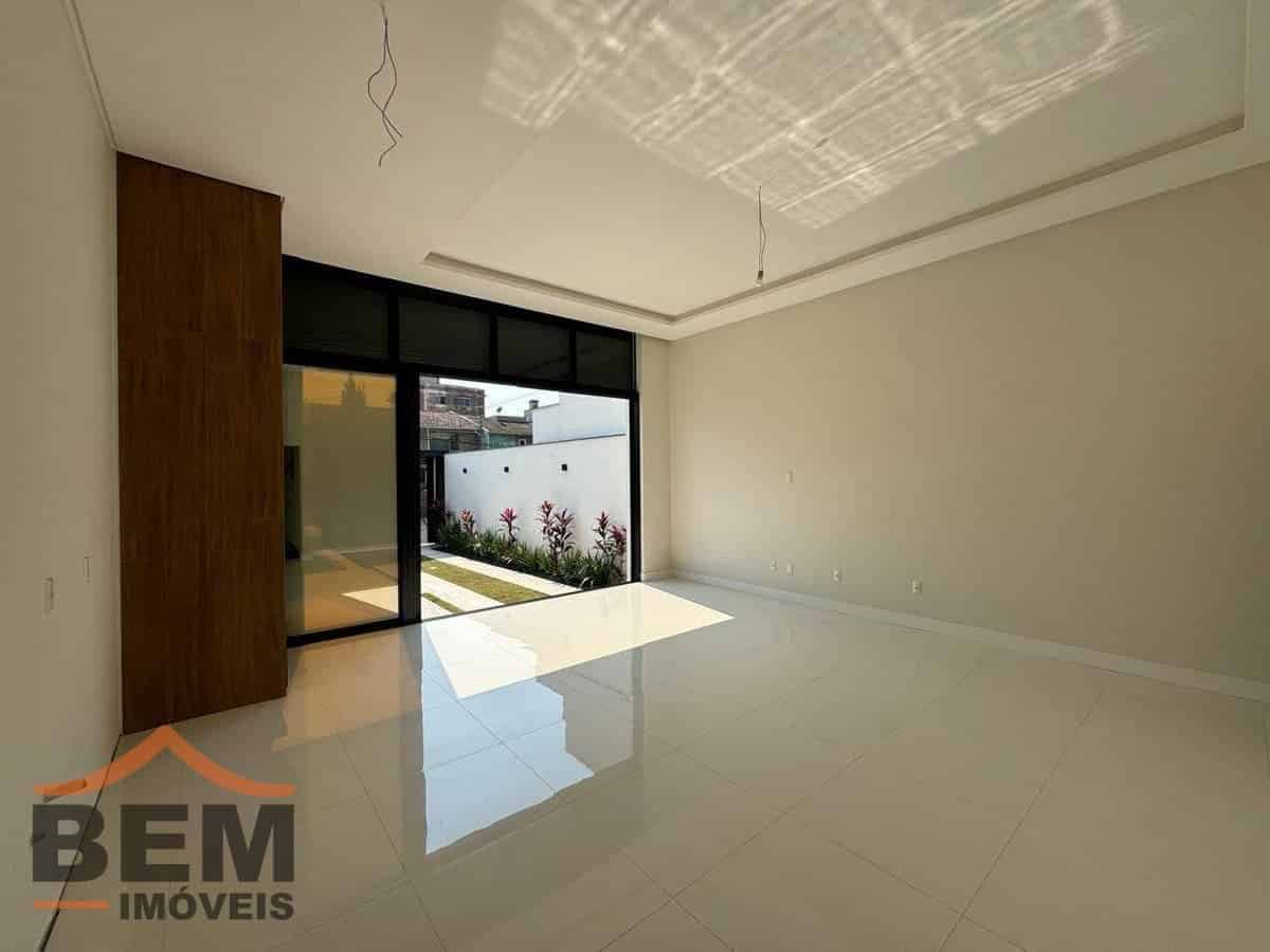 Casa para Venda com 3 quartos e 130m² no bairro Centro, em Camboriú - SC - Imagem 4