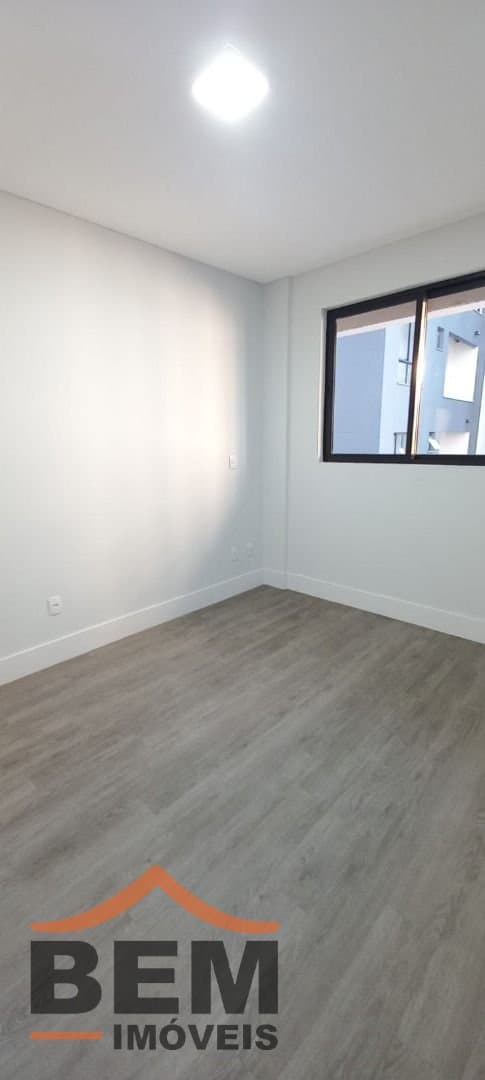 Apartamento para Locação com 2 quartos sendo 1 suíte, 1 vaga no bairro Centro em Itajaí/SC