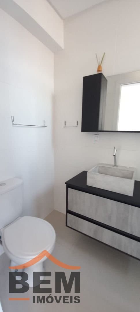Apartamento para Locação com 2 quartos sendo 1 suíte, 1 vaga no bairro Centro em Itajaí/SC