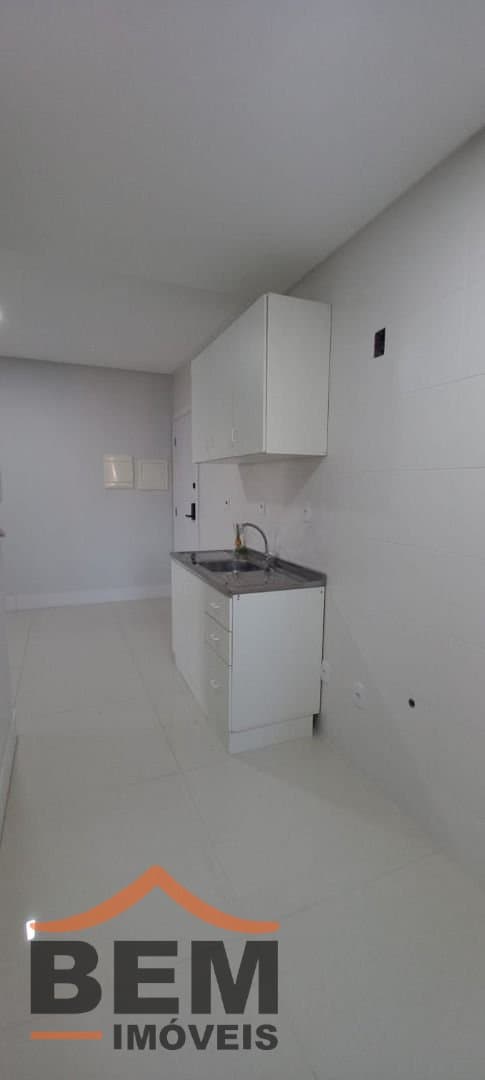 Apartamento para Locação com 2 quartos sendo 1 suíte, 1 vaga no bairro Centro em Itajaí/SC