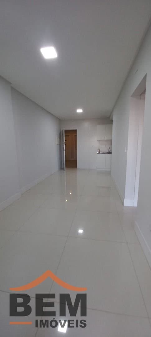 Apartamento para Locação com 2 quartos sendo 1 suíte, 1 vaga no bairro Centro em Itajaí/SC