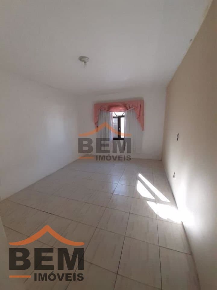 Casa para alugar com 3 quartos no bairro Espinheiros, em Itajaí