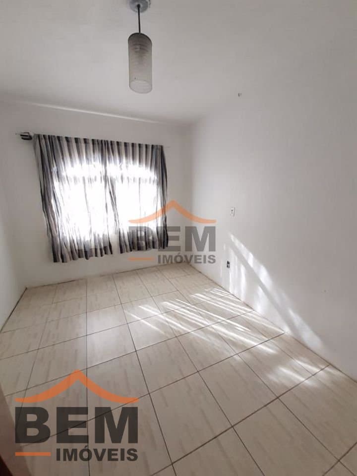 Casa para alugar com 3 quartos no bairro Espinheiros, em Itajaí