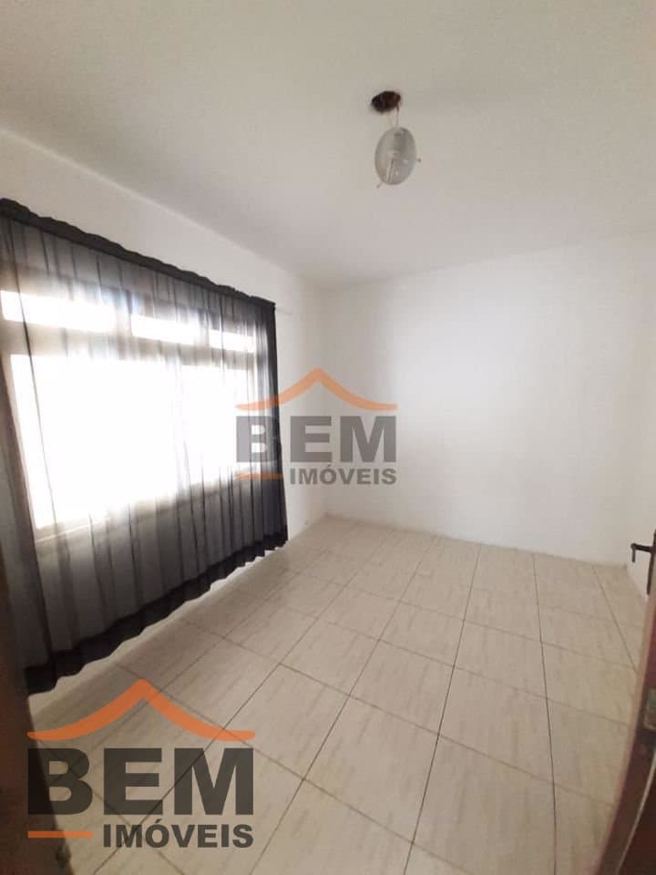 Casa para alugar com 3 quartos no bairro Espinheiros, em Itajaí