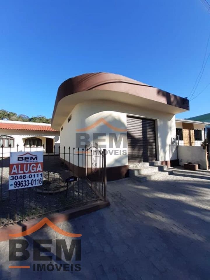 Casa para alugar com 3 quartos no bairro Espinheiros, em Itajaí