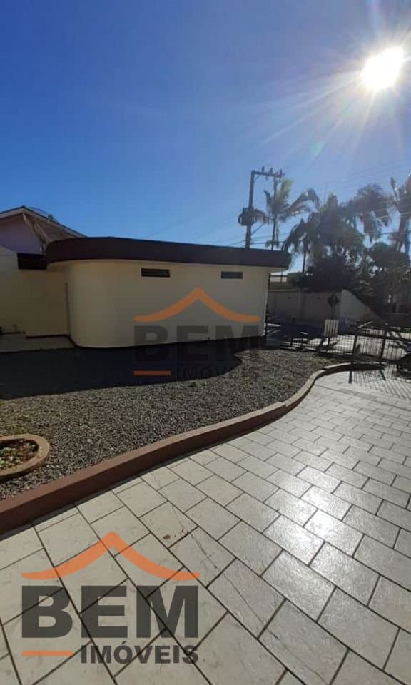 Casa para alugar com 3 quartos no bairro Espinheiros, em Itajaí