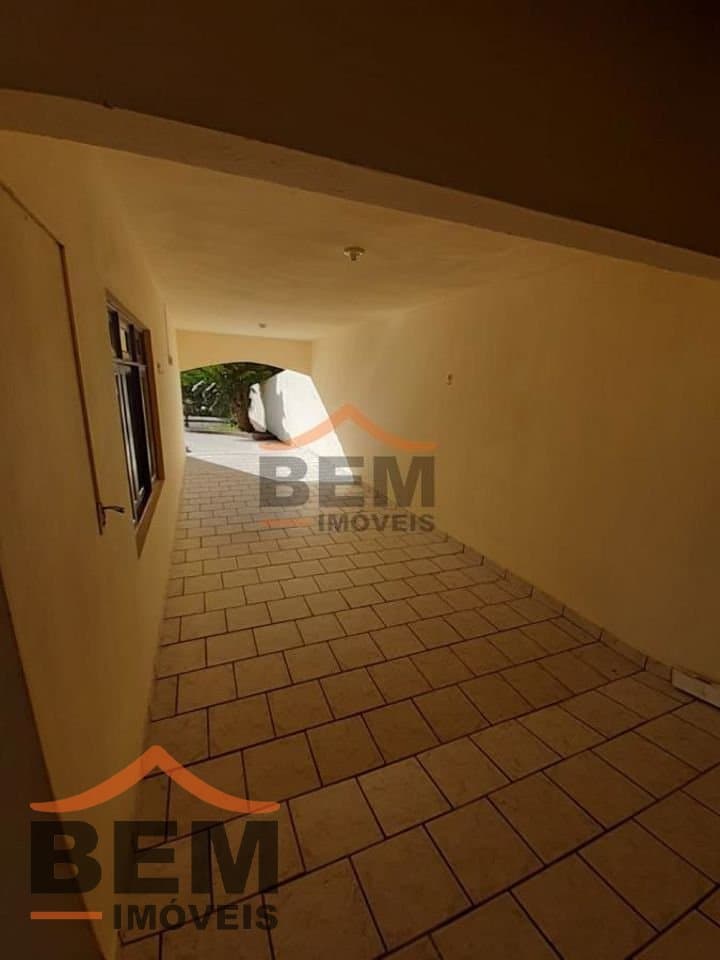 Casa para alugar com 3 quartos no bairro Espinheiros, em Itajaí