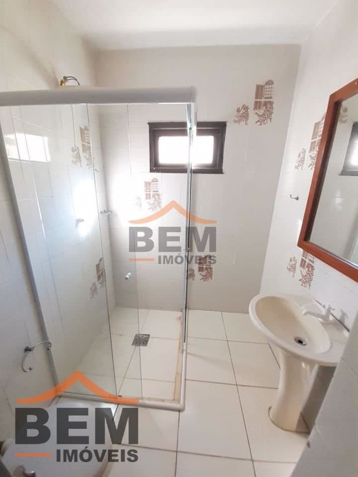 Casa para alugar com 3 quartos no bairro Espinheiros, em Itajaí