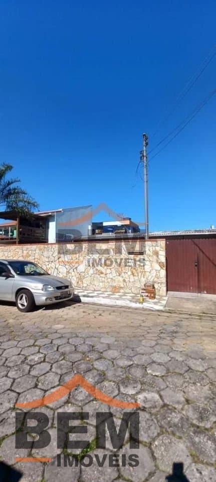 Casa para alugar com 2 quartos no bairro São João, em Itajaí.