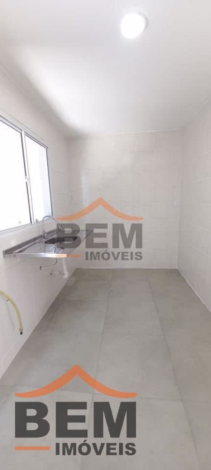 Casa para alugar com 2 quartos no bairro São João, em Itajaí.