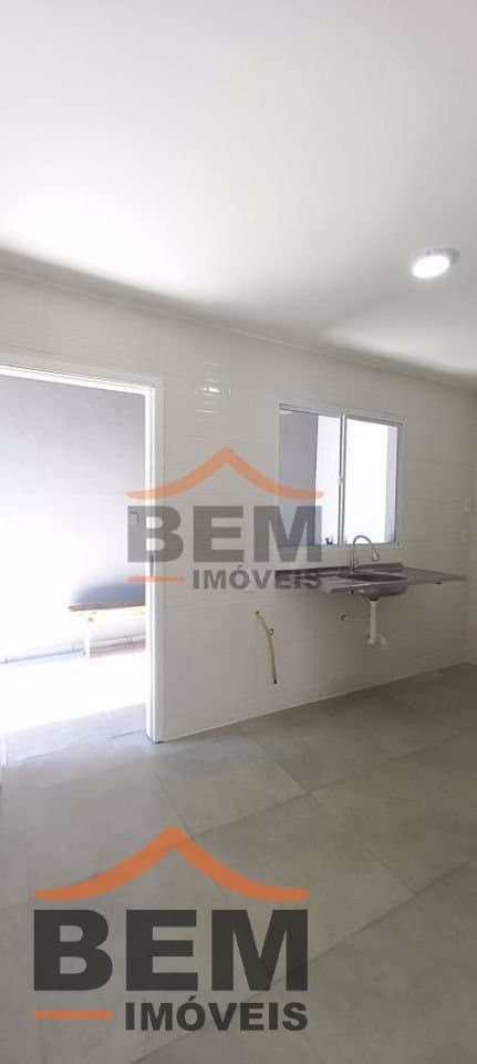 Casa para alugar com 2 quartos no bairro São João, em Itajaí.
