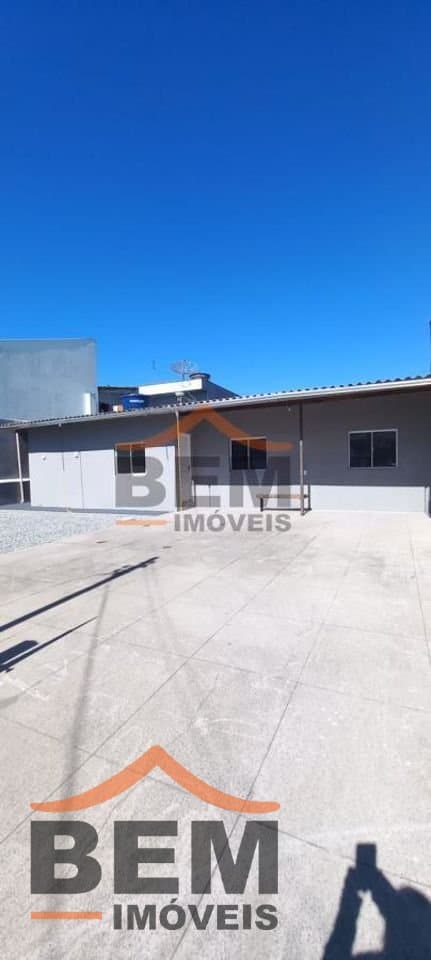 Casa para alugar com 2 quartos no bairro São João, em Itajaí.