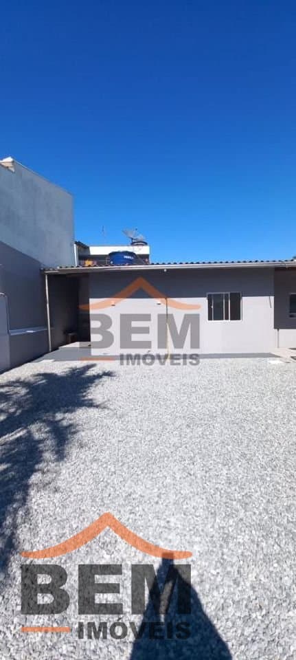 Casa para alugar com 2 quartos no bairro São João, em Itajaí.