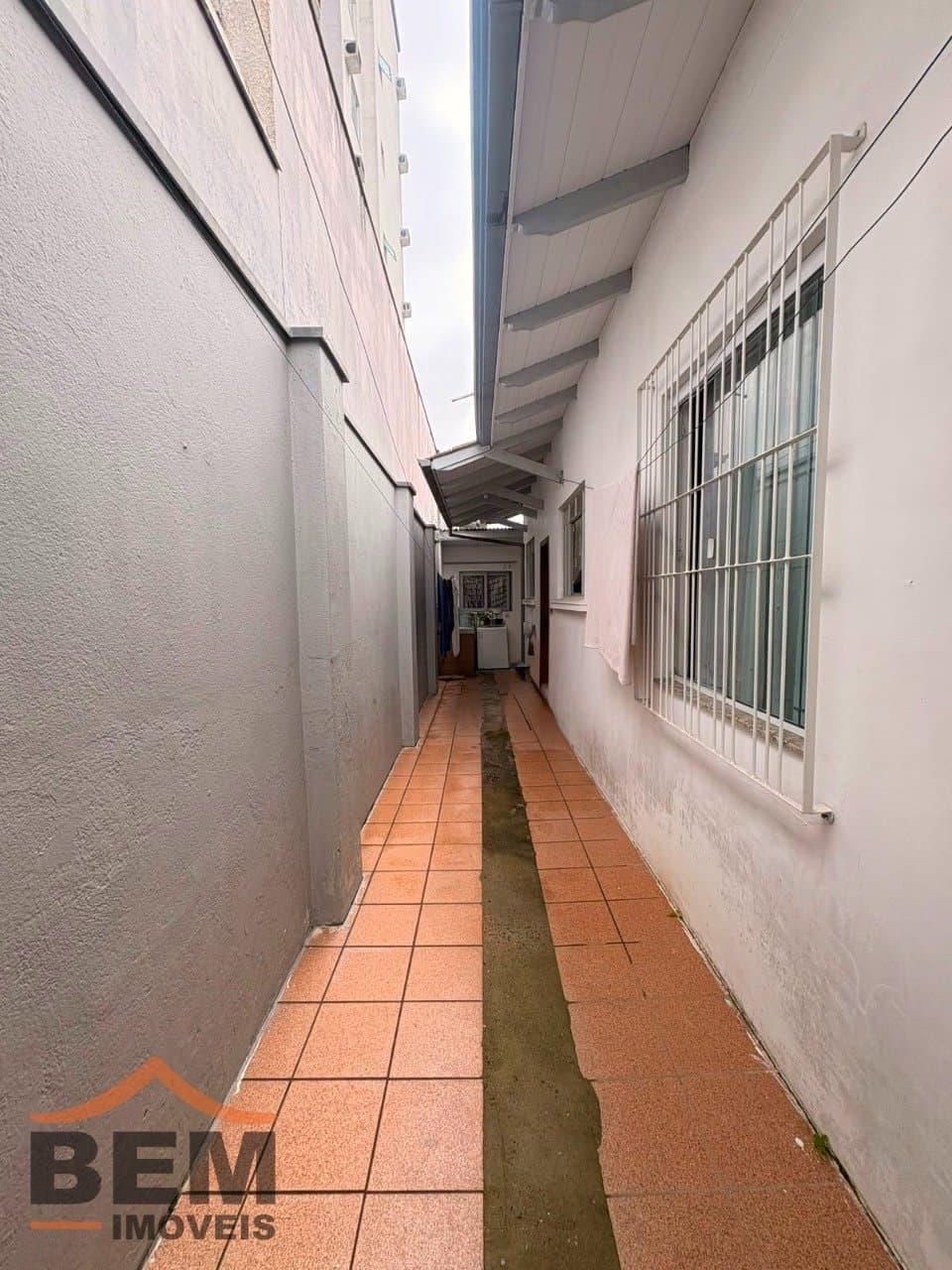 Casa para Locação com 3 quartos sendo 1 suíte, 1 vaga no bairro Centro em Itajaí/SC: 17 - ÁREA DE SERVIÇO