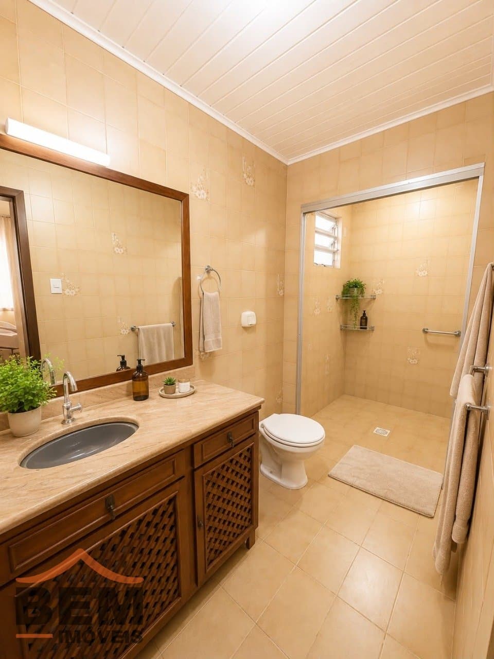 Casa para Locação com 3 quartos sendo 1 suíte, 1 vaga no bairro Centro em Itajaí/SC: 09 - BANHEIRO DA SUITE