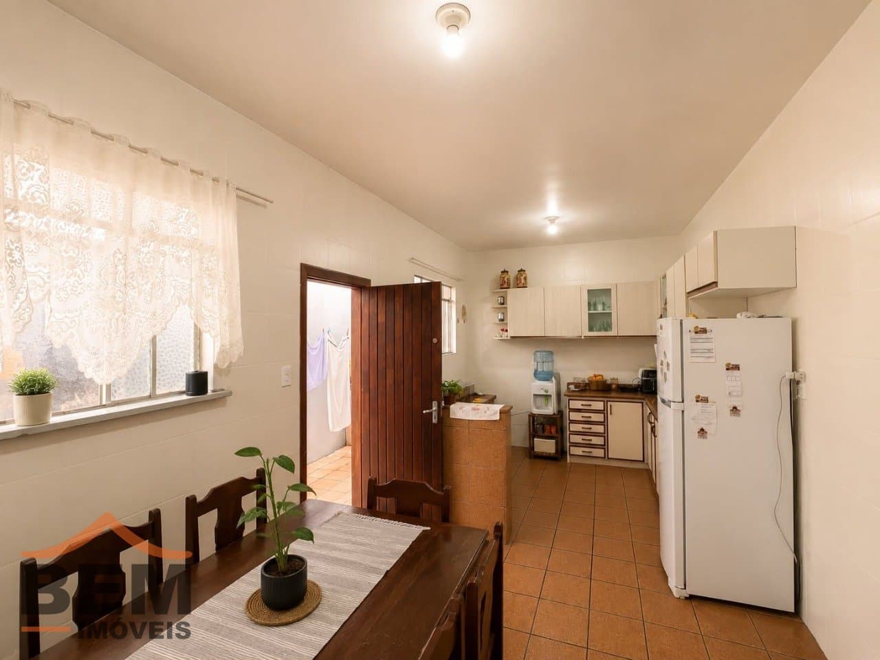 Casa para Locação com 3 quartos sendo 1 suíte, 1 vaga no bairro Centro em Itajaí/SC: 06 - COZINHA