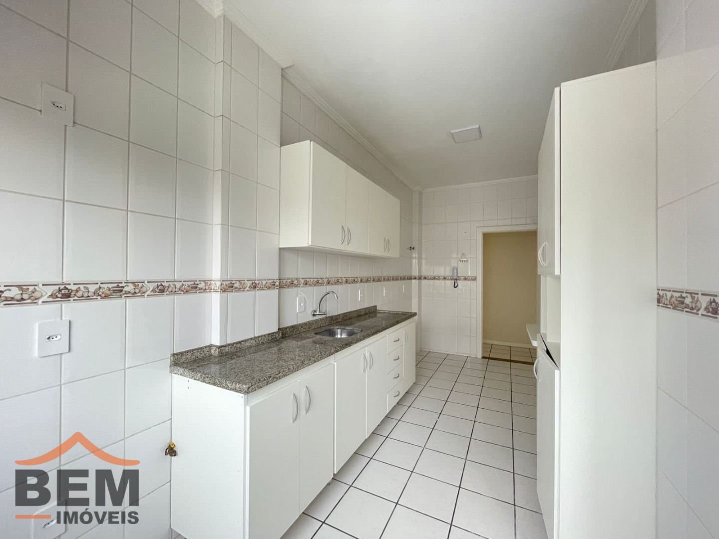 Apartamento para Locação com 3 quartos e 110m² no bairro Centro, em Itajaí - SC