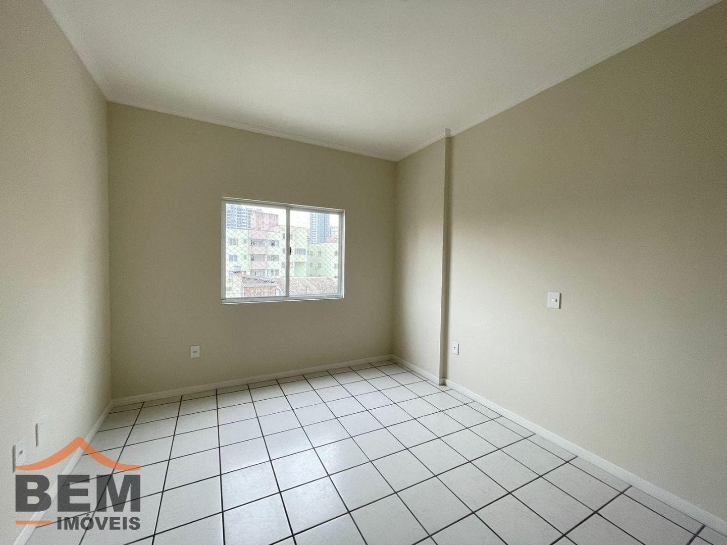 Apartamento para Locação com 3 quartos e 110m² no bairro Centro, em Itajaí - SC