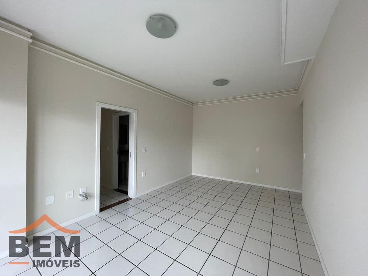 Apartamento para Locação com 3 quartos e 110m² no bairro Centro, em Itajaí - SC