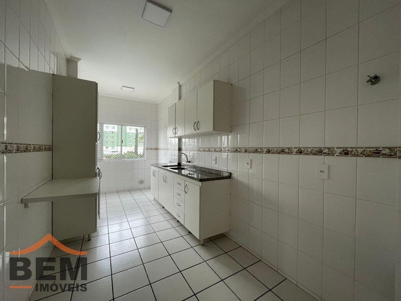 Apartamento para Locação com 3 quartos e 110m² no bairro Centro, em Itajaí - SC
