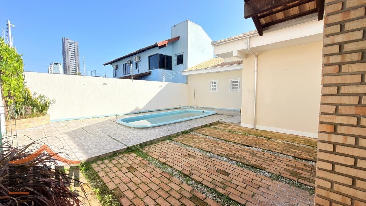 Casa à venda, com 01 Suíte e 04 dormitórios, no bairro  Dom Bosco - Itajaí /SC