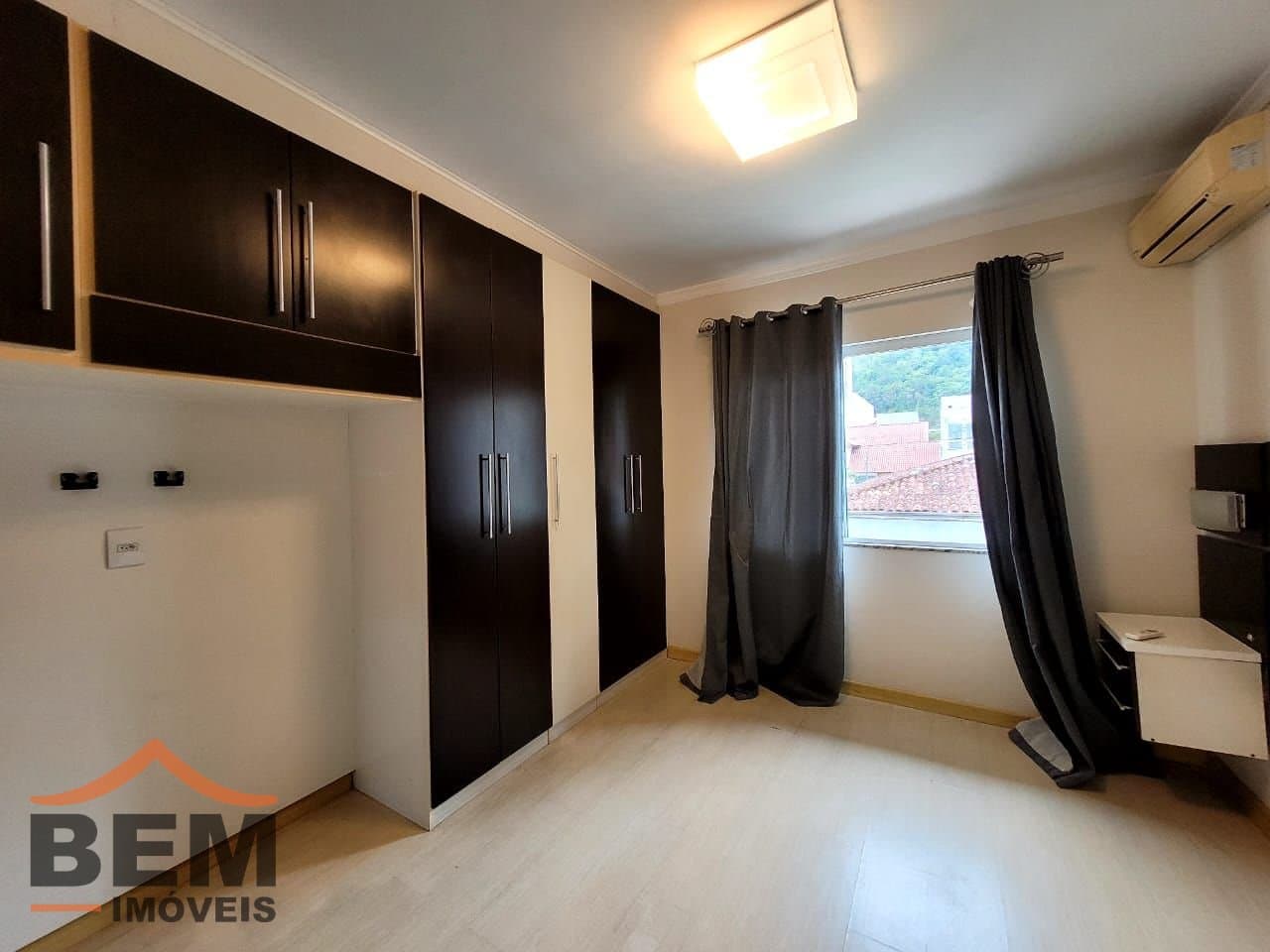 Casa para Locação com 3 quartos no bairro Centro, em Itajaí - SC