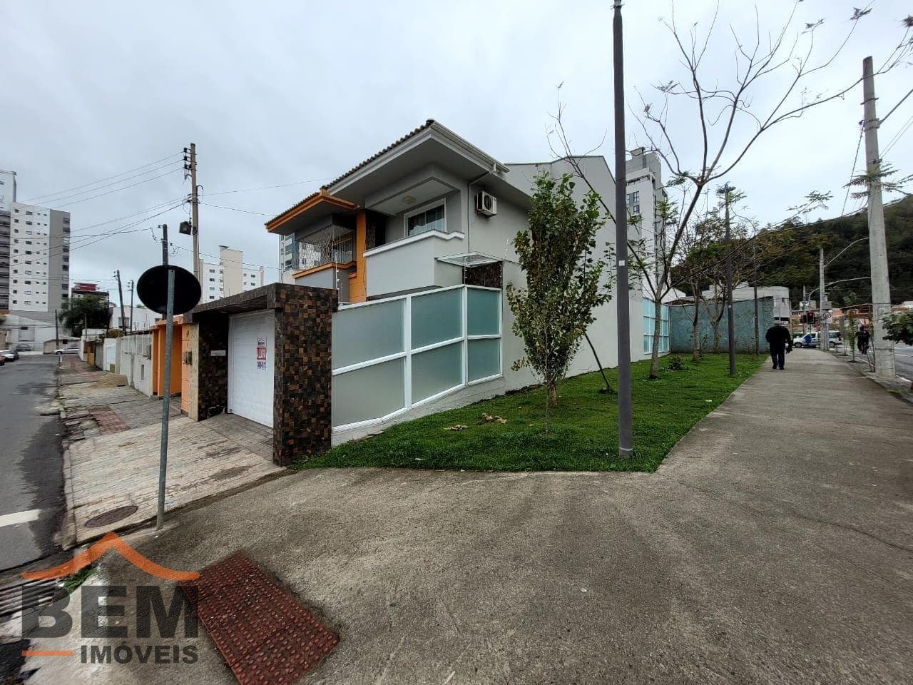 Casa para Locação com 3 quartos no bairro Centro, em Itajaí - SC