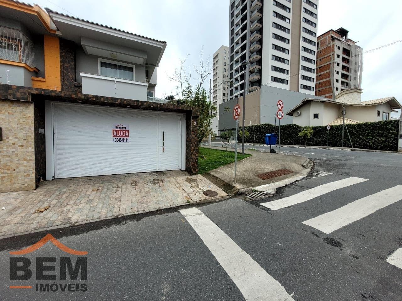 Casa para Locação com 3 quartos no bairro Centro, em Itajaí - SC