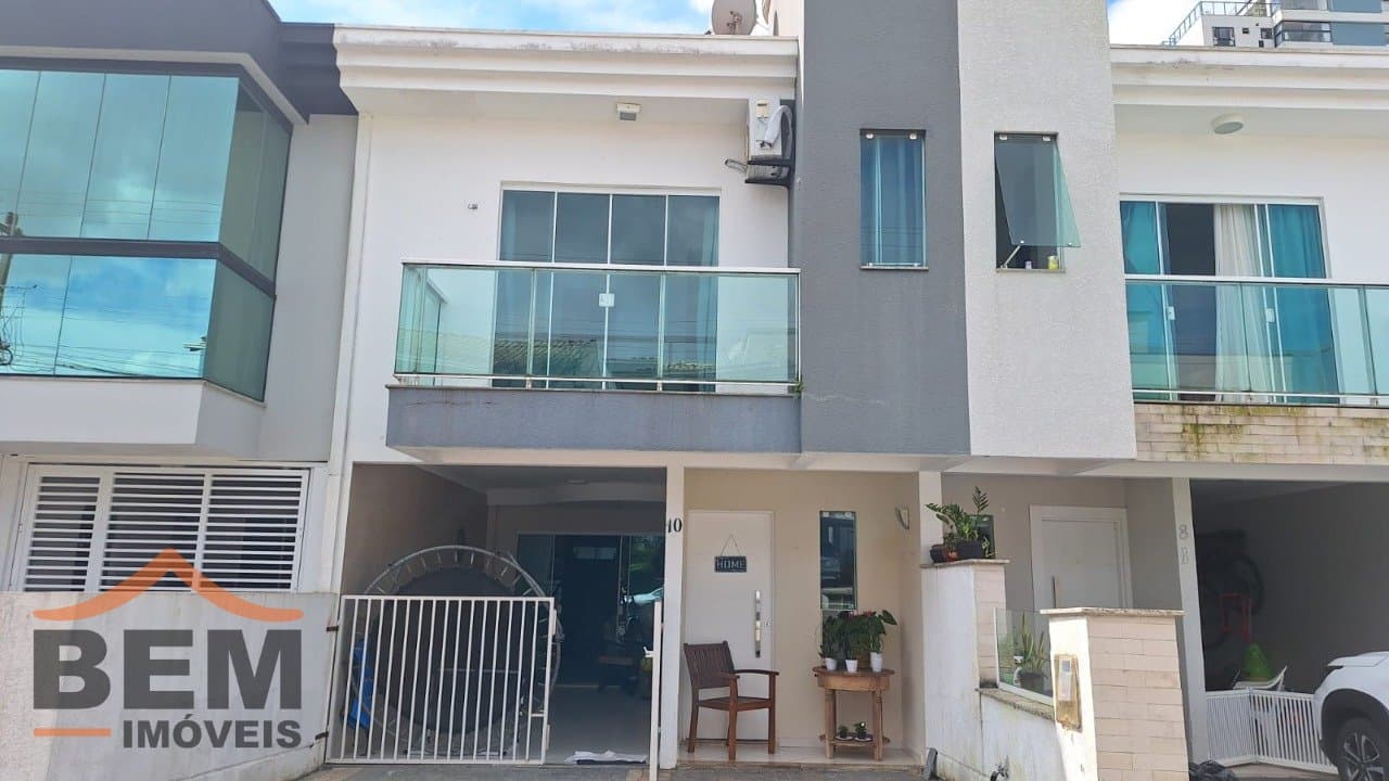 Sobrado para venda no Bairro Dom Bosco, em Itajaí, com 85m² e 3 dormitórios, sendo 3 suítes