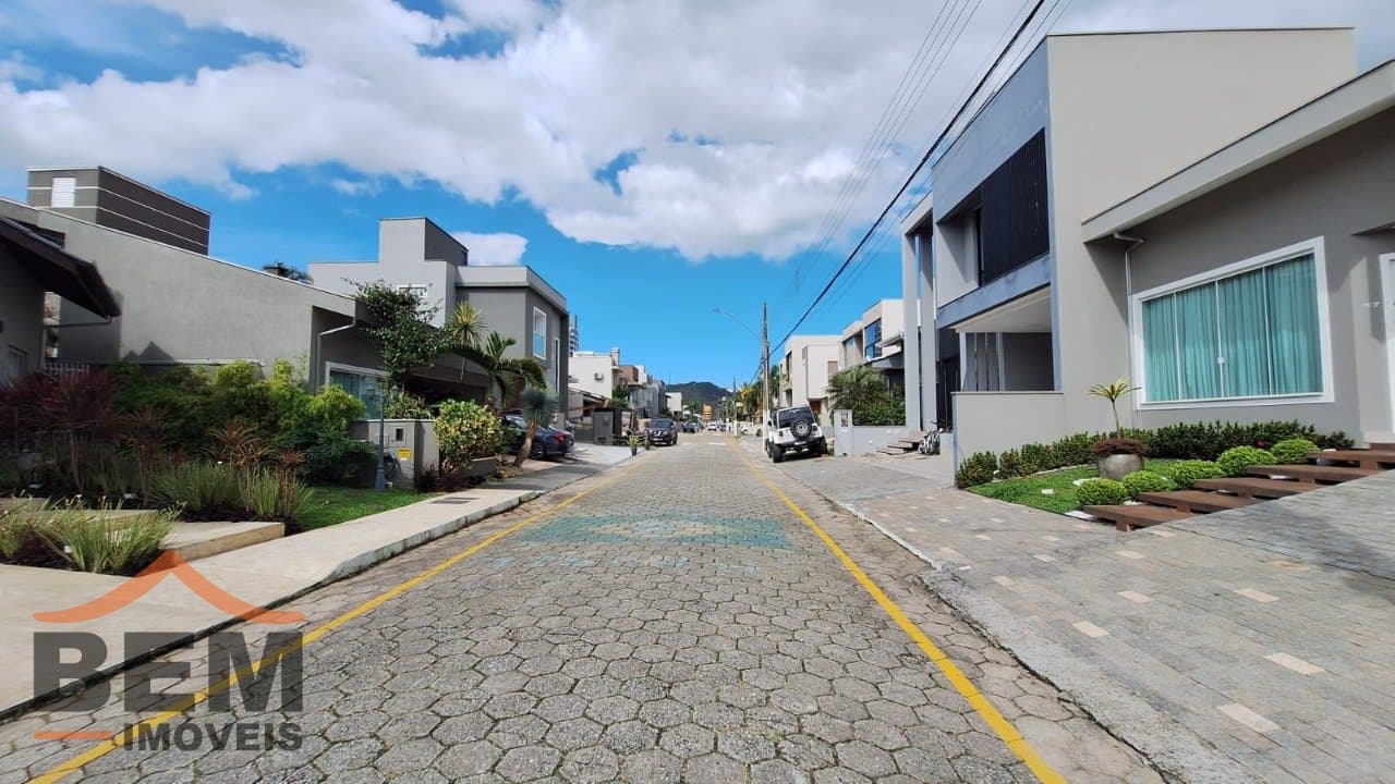 Sobrado para venda no Bairro Dom Bosco, em Itajaí, com 85m² e 3 dormitórios, sendo 3 suítes