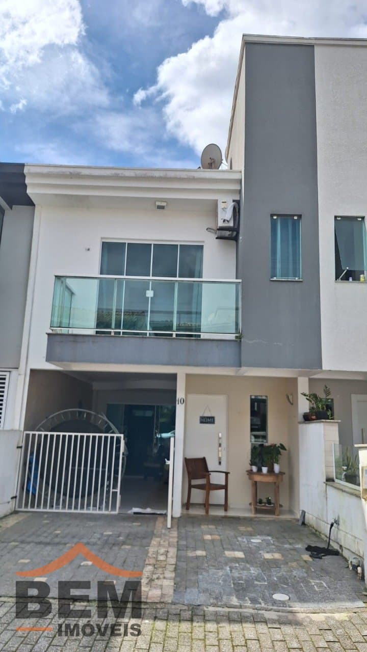 Sobrado para venda no Bairro Dom Bosco, em Itajaí, com 85m² e 3 dormitórios, sendo 3 suítes