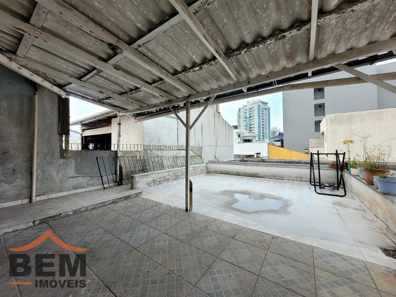 Casa para Locação com 6 quartos sendo 1 suíte, 1 vaga no bairro Fazenda em Itajaí/SC
