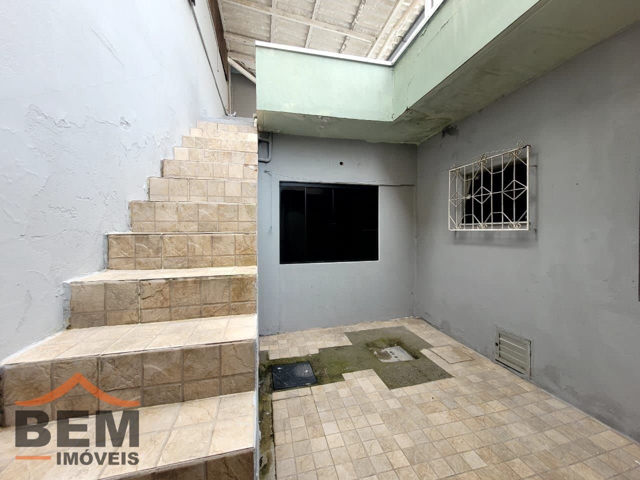 Casa para Locação com 6 quartos sendo 1 suíte, 1 vaga no bairro Fazenda em Itajaí/SC