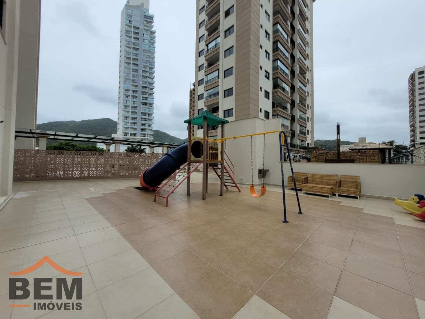 Apartamento para Locação com 3 quartos sendo 1 suíte, 2 vagas no bairro Fazenda em Itajaí/SC