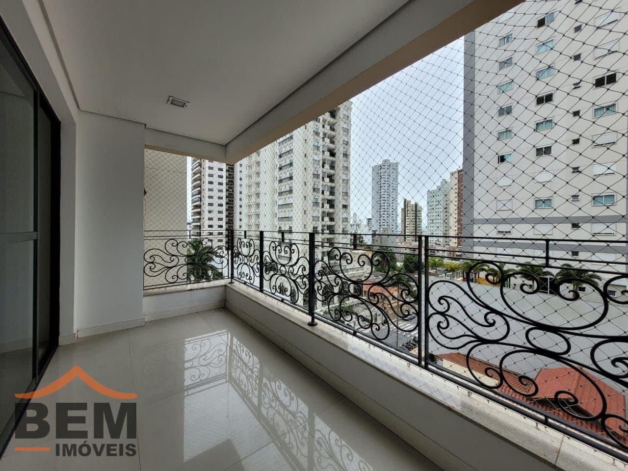 Apartamento para Locação com 3 quartos sendo 1 suíte, 2 vagas no bairro Fazenda em Itajaí/SC