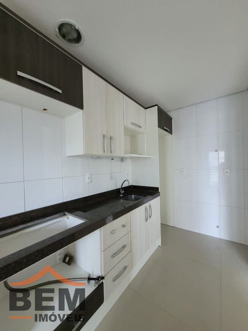 Apartamento para Locação com 3 quartos sendo 1 suíte, 2 vagas no bairro Fazenda em Itajaí/SC