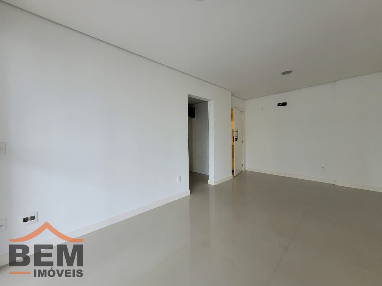 Apartamento para Locação com 3 quartos sendo 1 suíte, 2 vagas no bairro Fazenda em Itajaí/SC