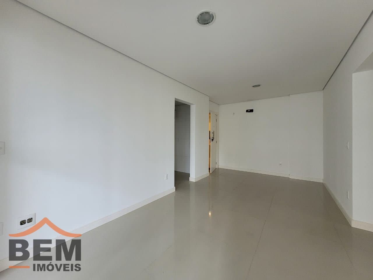 Apartamento para Locação com 3 quartos sendo 1 suíte, 2 vagas no bairro Fazenda em Itajaí/SC