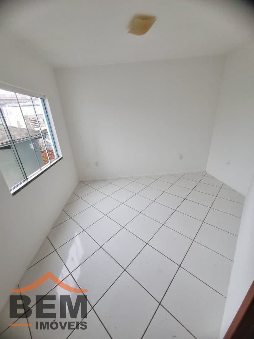 Casa para Locação com 2 quartos, 1 vaga no bairro Cordeiros em Itajaí/SC