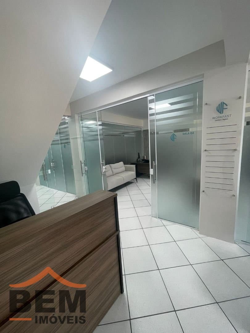 Sala para alugar com 315 m² no bairro Centro, em Itajaí.