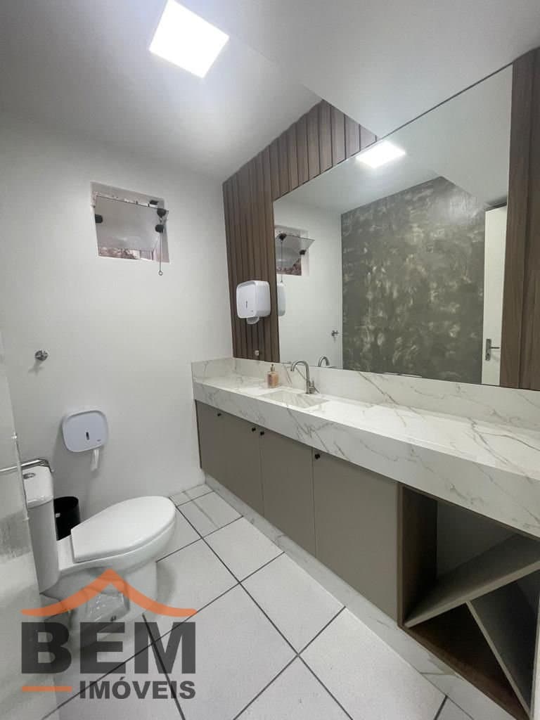 Sala para alugar com 315 m² no bairro Centro, em Itajaí.
