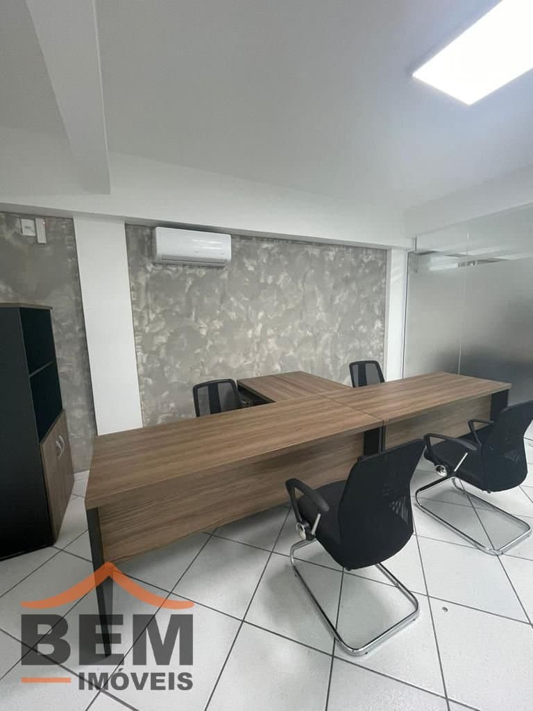 Sala para alugar com 315 m² no bairro Centro, em Itajaí.