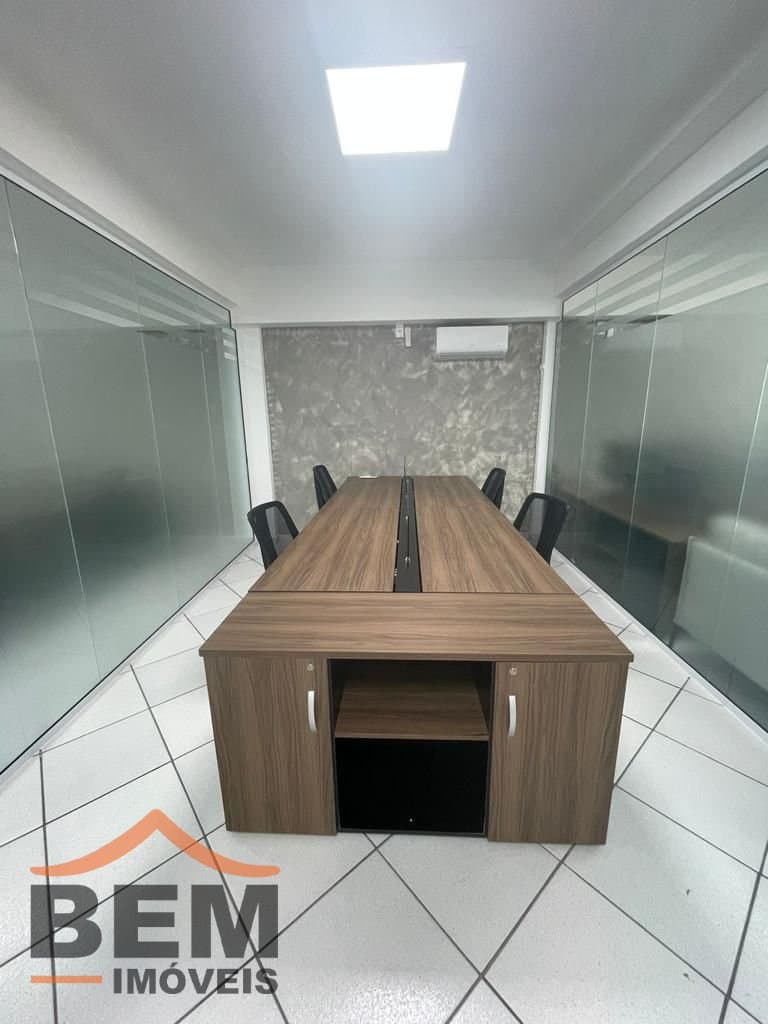 Sala para alugar com 315 m² no bairro Centro, em Itajaí.
