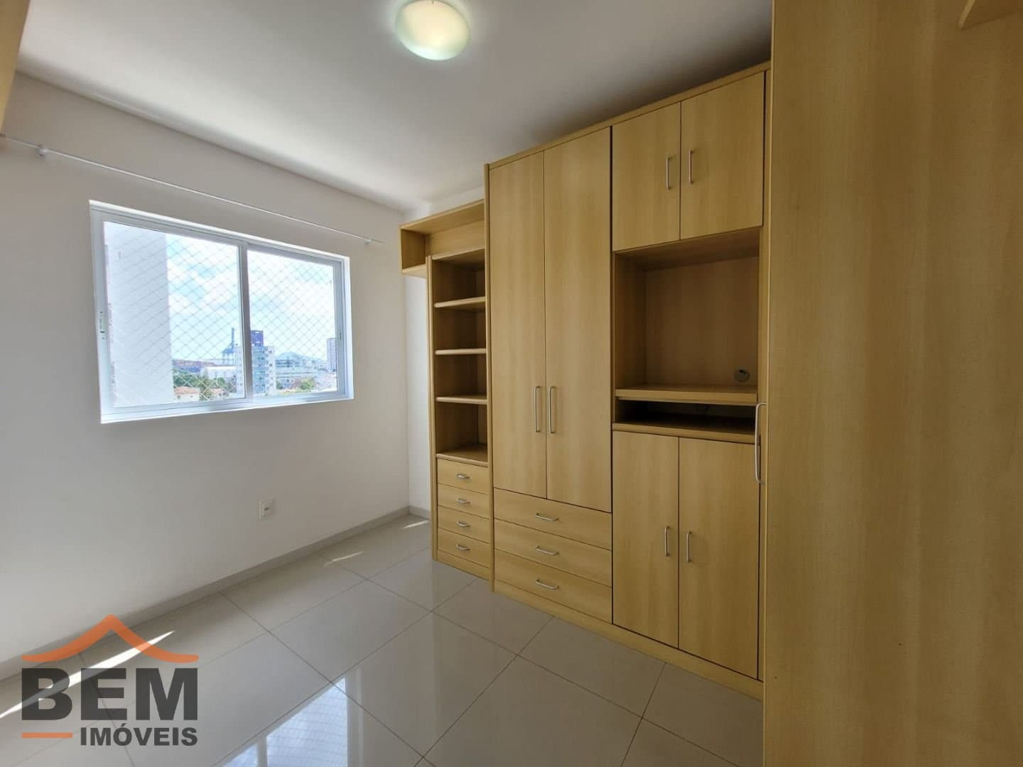 Apartamento para Locação com 2 quartos e 87m² no bairro Vila Operária, em Itajaí - SC