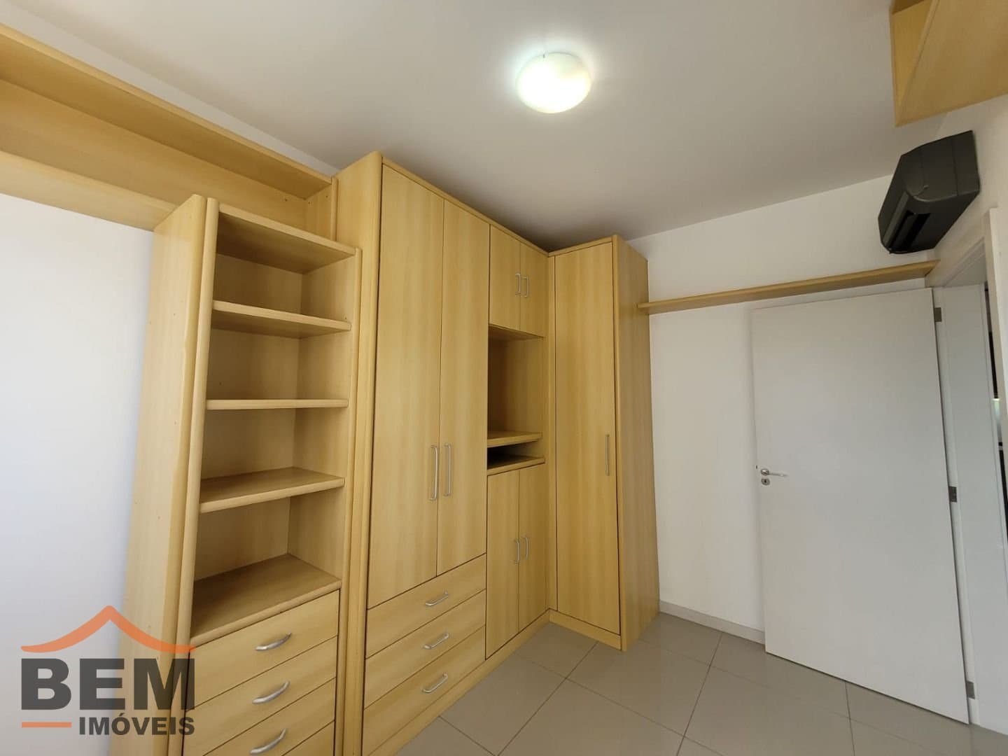 Apartamento para Locação com 2 quartos e 87m² no bairro Vila Operária, em Itajaí - SC