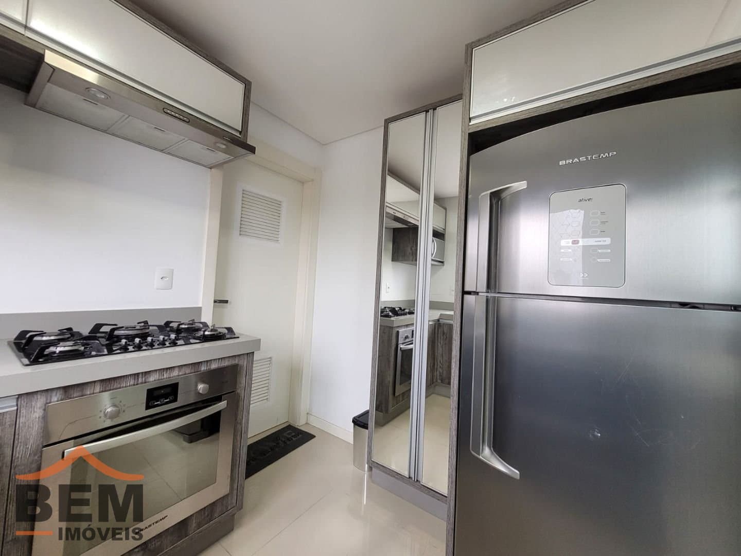 Apartamento para Locação com 2 quartos sendo 2 suítes, 2 vagas no bairro Centro em Itajaí/SC